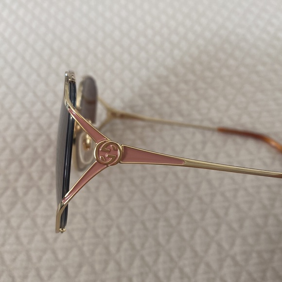 Gucci sunglasses with case, bag, cloth and authenticity card. - Picture 3 of 6